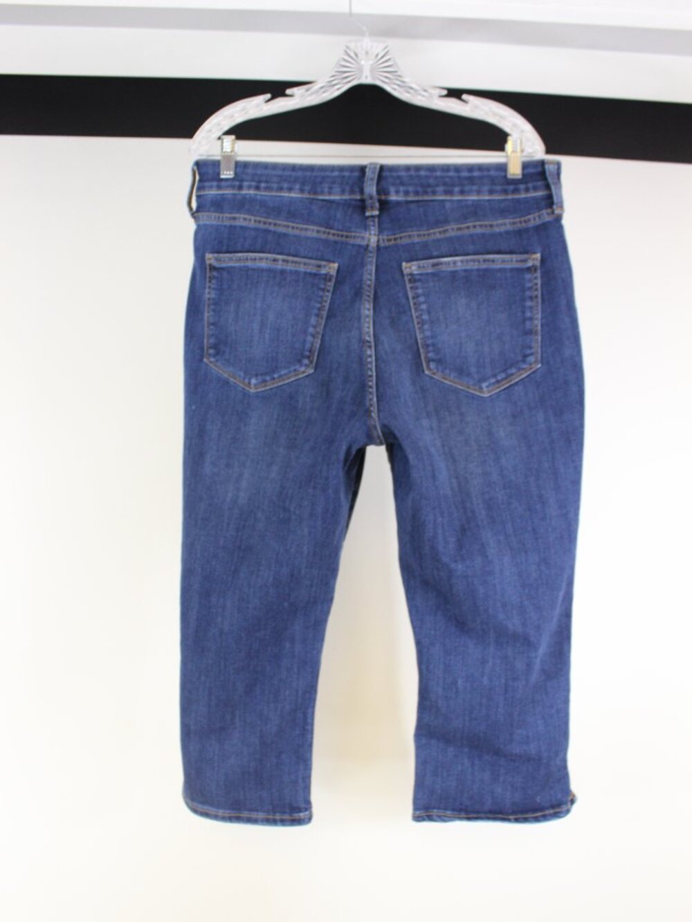 St Johns Bay Capri Jeans Size 12 Mid Rise Stretch Denim Blue Cropped - Picture 5 of 8